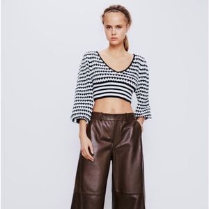 Zara. NWOT. Knit/Sweater crop top with wide sleeves.
